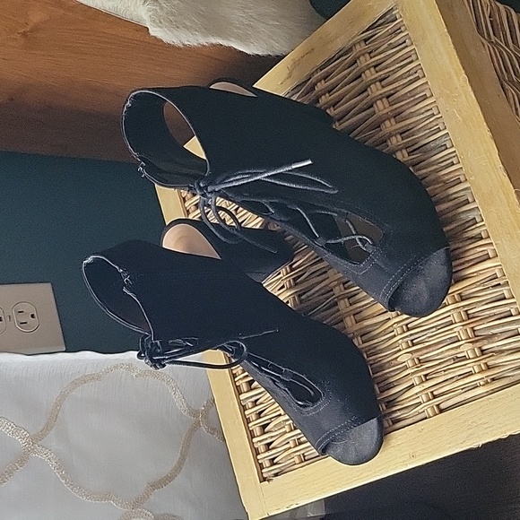 Qupid Black Zip/Lace Up Peep Toe Booties 9 - Picture 2 of 8